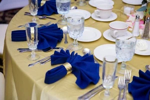 Porta anello tovagliolo oro per set celebrazioni matrimonio, compleanno o anniversario12 - Foto 1 di 5