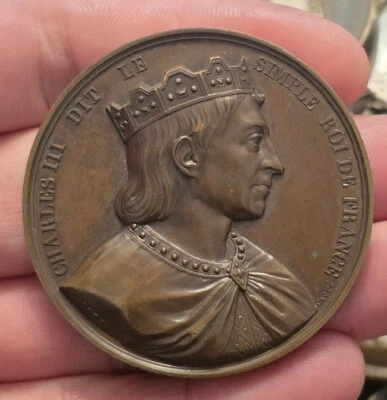 French Historical Bronze Medal Charles III 31th, King of France (879-929) Caqué - Image 1 of 2