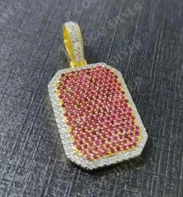 Colgante con etiqueta de perro de rubí rosa creado en laboratorio de corte redondo de 3 quilates enchapado en oro amarillo de 14 k Foto 1 de 4