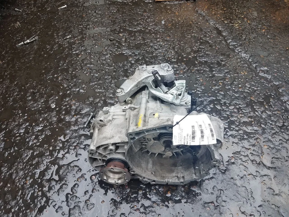 Manual Transmission 2.0L 6 Speed Transmission ID Kzs Fits 08-17 JETTA 30537728 Foto 1 de 4