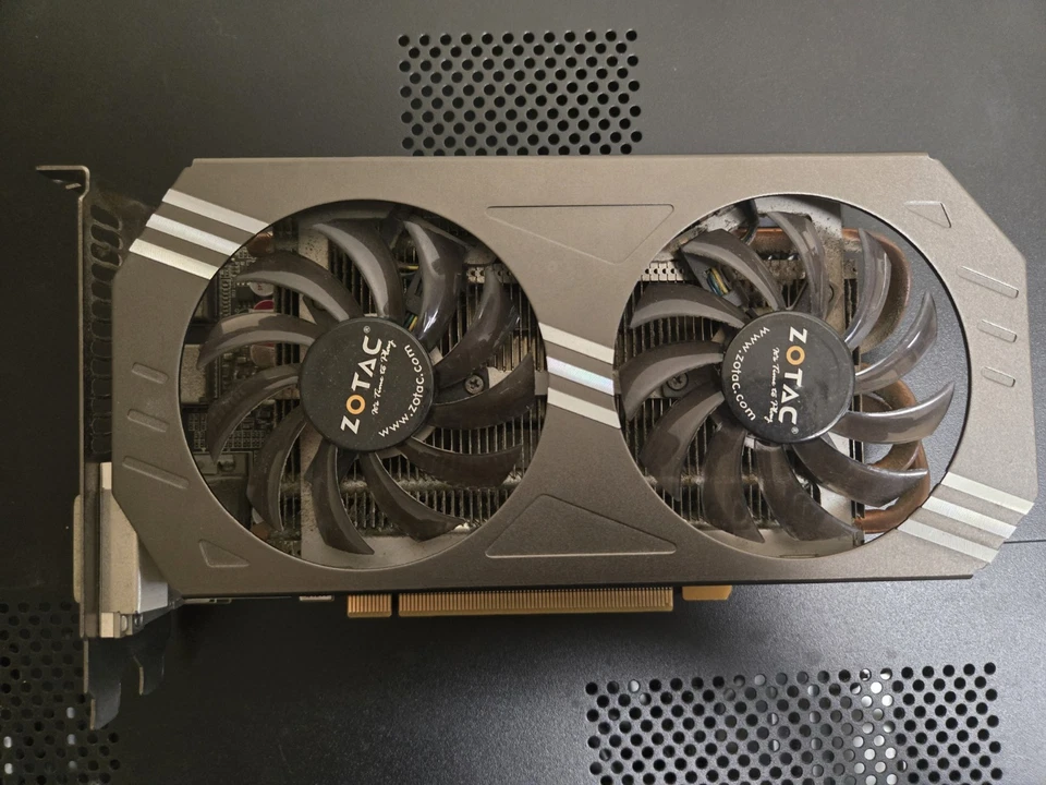 Tarjeta de gráficos ZOTAC NVIDIA GeForce GTX 970 4GB GDDR5 (2881N366040Z8) Foto 1 de 4