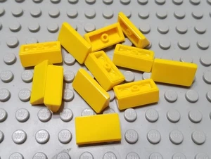 LEGO lotto di 12 pezzi gialli 1x2x2/3 mini pendenza da tetto - Foto 1 di 1