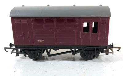 Tri-ang R123 Horse Box B547 Maroon Grey Roof OO Gauge Model Railway - Image 1 of 4
