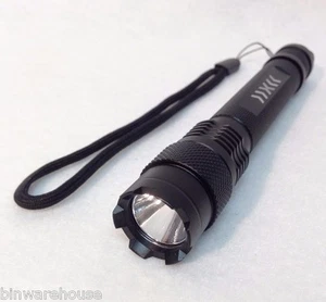 Nueva linterna LED antorcha utiliza 2 pilas AA multiherramienta - Imagen 1 de 6