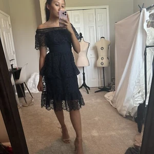 Vestido Gianni Bini Maggie Crochet Encaje Superpuesto Forrado Floral Talla 8 Azul Marino - Imagen 1 de 9