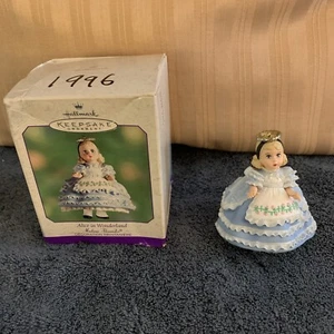 Hallmark Keepsake Ornament - 2000 Madame Alexander "Alice In Wonderland" - Picture 1 of 13