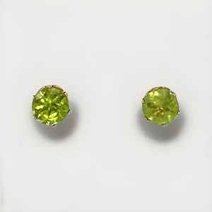 9ct Gold Peridot Stud Earrings 0.62.grams 5mm Diameter  New - Picture 1 of 1