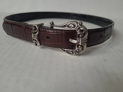 Cinto feminino de couro de crocodilo marrom escuro Brighton M 30 fivela de prata em relevo - Imagem 1 de 4