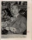1961 Press Photo Emperor Hirohito of Japan at Imperial Palace garden - hcw35132
