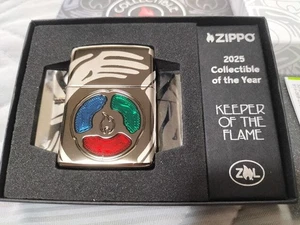 Zippo 2025 COTY coleccionable - Imagen 1 de 9