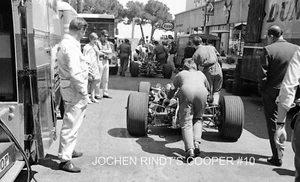 JOCHEN RINDT COOPER MASERATI T81 F1 MONACO GP 1967 NEGATIVO 35 MM DETALLES DEL MOTOR - Imagen 1 de 2