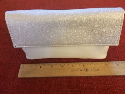 LA PRAIRIE 设计师化妆包、旅行袋或手拿包 -- 全新 — 第 1/4 张图片