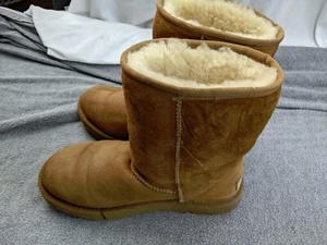 UGG Classic Short II Womens 8 39 Boots Chestnut Sheepskin Shearling Cozy Winter - Bild 1 von 11