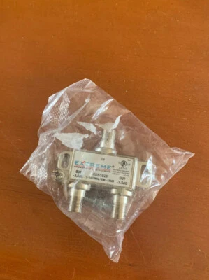 2-Way Extreme HDTV Broadband Signal Splitter 2 way coaxial cable for Xfinity - Image 1 of 2