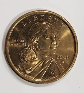 2000 D SACAGAWEA ONE DOLLAR COIN US LIBERTY GOLD COLOR WITH CUT ABOVE EYE - Picture 1 of 2