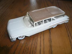 1960 Chevy Nomad Station Wagon HÄNDLER PROMO REIBUNGSAUTO - hellbraun & weiß - Bild 1 von 5