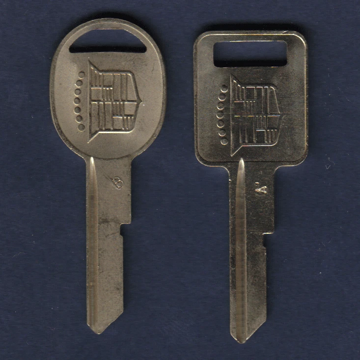 2 凯迪拉克钥匙盒 CIMARRON 1967 1971 1979 1983 1984 1986 A B CREST — 第 1/1 张图片