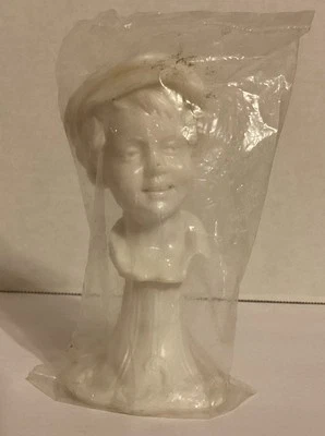 Estatuilla de plástico blanco de colección 1973 Boy Bust para adorno de pastel nuevo sellado sombrero de periodista Foto 1 de 4