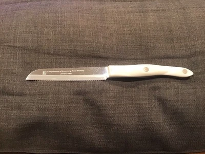 CUTCO 3721 KS Santoku Style Trimmer Serrated Knife White Handle - Image 1 of 4