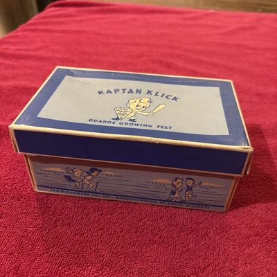 ¡Caja de zapatos Kaptan Klick vintage de principios de 1950 con zapatos de bebé! Foto 1 de 4