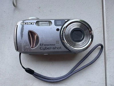Sony Digital Camera Cybershot DSC-P93A 5.1MP Silver - Fully Tested & Works! - Image 1 of 4