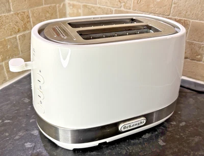 DeLonghi White Two Slot Toaster CTLA2003.W - Image 1 of 4