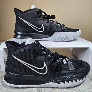 Nike Kyrie 7 TB Promo Nero/Bianco Uomo Taglia 12 Nuove DM5042-001 - Foto 1 di 7