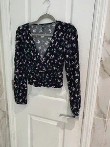 Prenda para mujer Wild Fable manga larga cuello en V ceñida delantera - negra floral talla S - Imagen 1 de 9