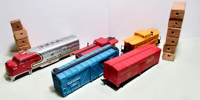 HO Scale Train Cars For Parts or Repair ( 5 Cars & 11 Wood Blocks) - Image 1 of 4