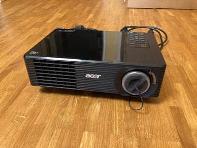 Acer X1260 DLP Beamer Projector, Lampe nur 77h, defekte Pixel, MPLL07892 - Bild 1 von 4