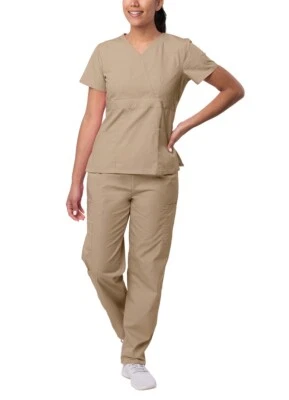 Conjunto Médico Sivvan Para Mujer - Pantalones Carga Multi Bolsillo y Elegante Top Simulado Envolvente Foto 1 de 4