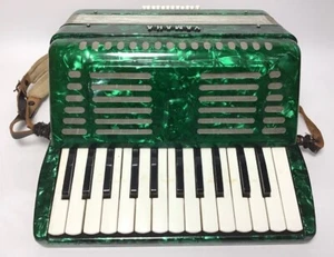 Yamaha Accordion Part 8905 25 Keys 12 Bass green with softcase - Picture 1 of 2