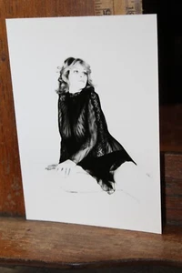 Vintage 1979 Pin Up Model Sexy Lady Photo 3-1/2" x 5" - Picture 1 of 1