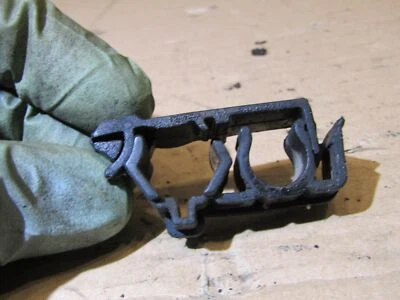  Jeep Grand Cherokee WJ 2.7 freno de mano trasero cable tubo montaje clip Foto 1 de 4