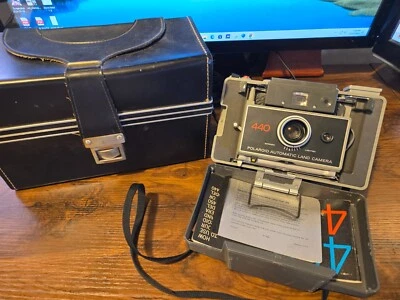 Cámara terrestre automática Polaroid 440 vintage con estuche y manuales Foto 1 de 4
