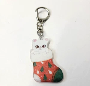 Süßer Bär im Weihnachtsstrumpf Acryl Schlüsselanhänger Urlaub Schlüsselring Kawaii - Bild 1 von 9