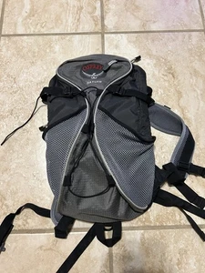 Mochila de Senderismo Osprey Daylight Negra 18x12 Hidratación Sin Vejiga - Imagen 1 de 7