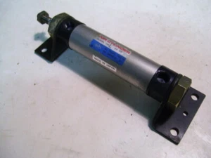 NEU SMC CML 20.50 PNEUMATIKZYLINDER 20 BOHRUNG X 50 MM HUB MIT HALTERUNGEN P3943 - Bild 1 von 4