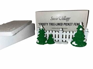 Cerca de piquetes forrada con árboles escarcha Department 56 Snow Village (52078) - Imagen 1 de 3