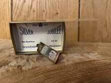 Silver Jubilee 1952-1977 Souvenir Pendant boxed (H01)