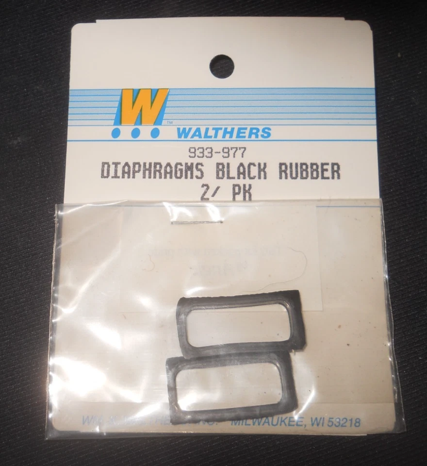 HO Walthers #933-977 Pair of Black Rubber Passenger Car Diaphragms - Image 1 of 1