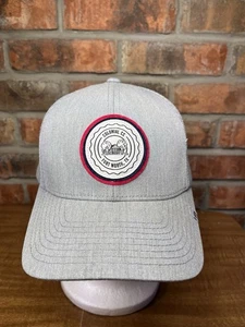 Cappello snapback Travis Mathew Colonial Country Club Fort Worth Texas campo da golf - Foto 1 di 8