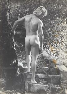 GAY: Vtg 1980s Original Male 5x7 Physique Photo NUDE ASCENDING A STAIRCASE 11e