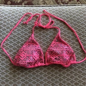 NEU Target kleines Bikini Oberteil rosa und silber Häkelstil - Bild 1 von 1