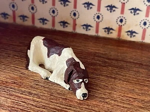 Dollhouse 1:12 scale ceramic hound dog - Picture 1 of 7