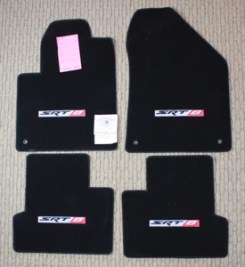 Black Lloyd Velourtex Carpet 4pc Floor Mats for 2015-2020 Jeep Cherokee w Logo - Picture 1 of 2