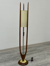 MID-CENTURY MODERN SCULPTED WALNUT & BRASS FLOOR LAMP BY MODELINE