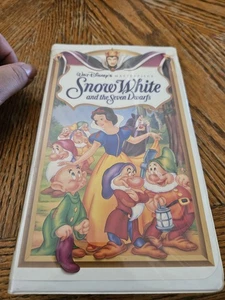 Walt Disney Snow White And The Seven Dwarfs. - Picture 1 of 3