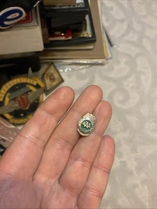 Vintage AAA Patrol Service Sargent Anstecknadel grün - Bild 1 von 3