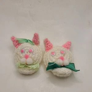 Gehäkelte Häschenmagnete. Weiß und Rosa. Handarbeit. 2 Stk. Vintage  - Bild 1 von 5